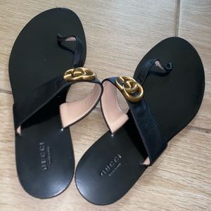 GUCCI LEATHER THONG SANDAL WITH DOUBLE G